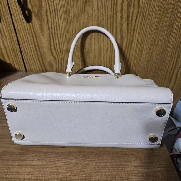 - Michael Kors bag - Picture 7 of 9